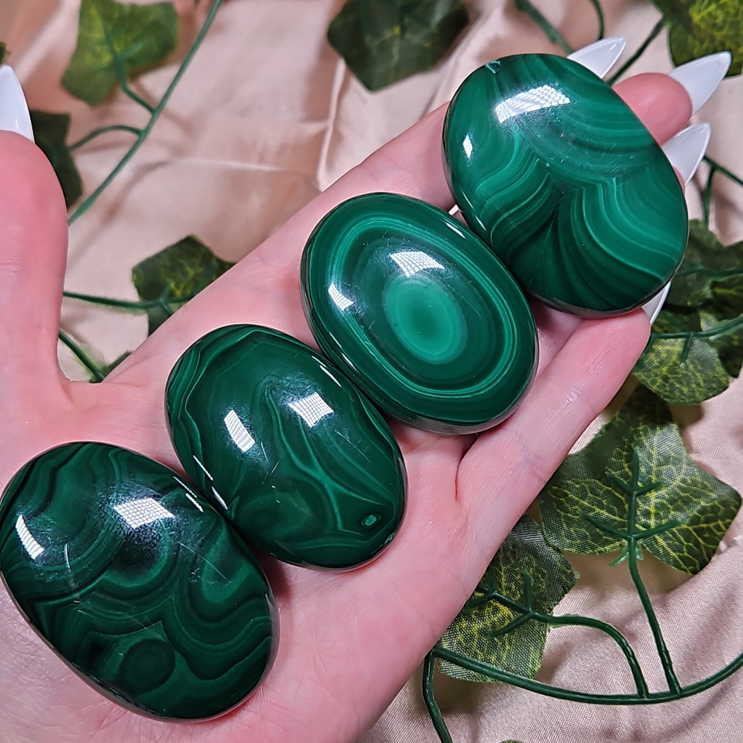 Malachite palmstone