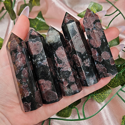 Astrophylite/garnet tower