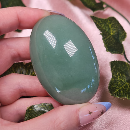 Green aventrine palmstone