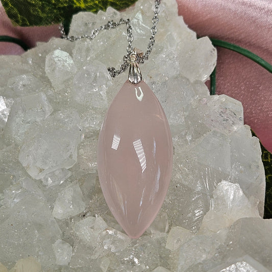 Rose quartz pendent