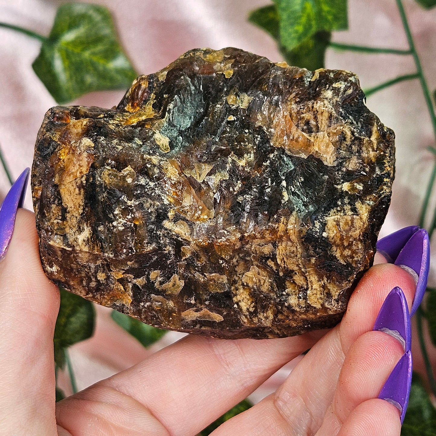 Baltic blue amber (uv reactive)