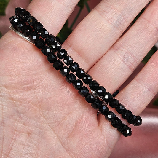Faceted black spinal 4mm bracelet