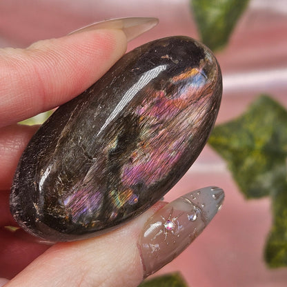 Labradorite palmstone