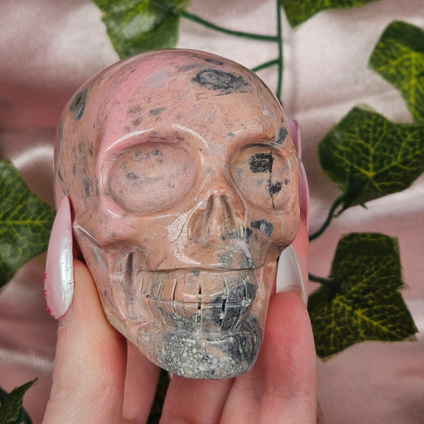 Rhodonite skull