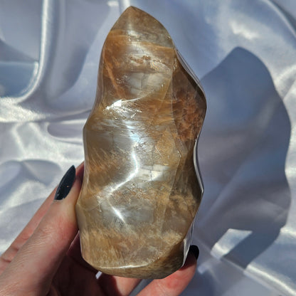 Peach moonstone flame