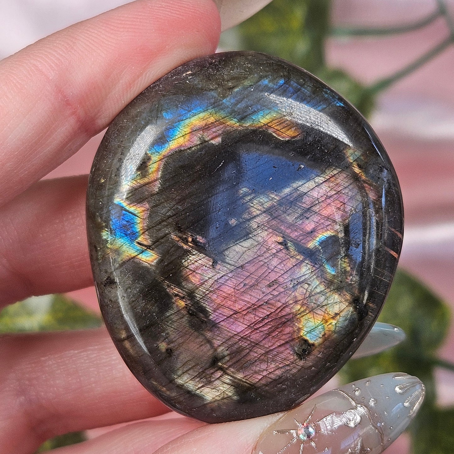 Labradorite palmstone