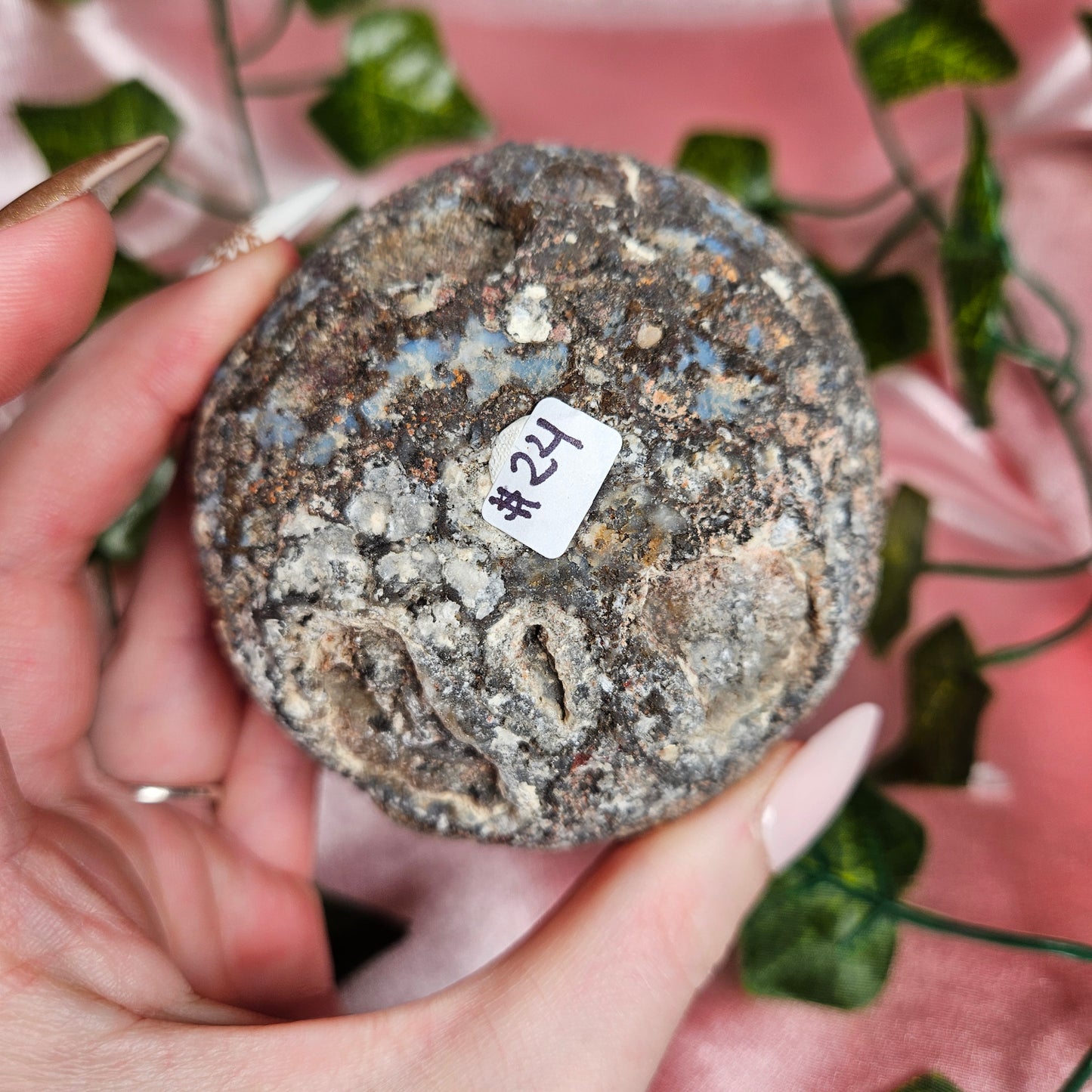 Amethyst geode with parallax banding
