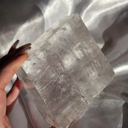 Optical calcite cube