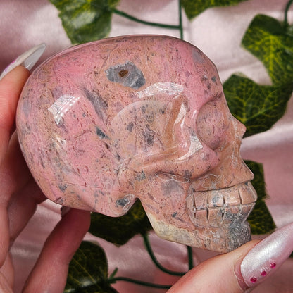 Rhodonite skull