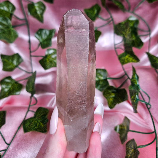 Skeleton Smokey quartz with mica