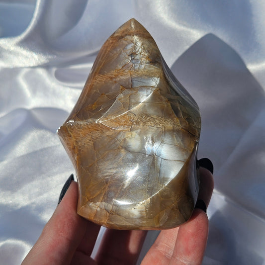 Peach moonstone flame