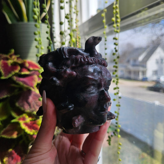 Medusa garnet and arfvedsonite carving