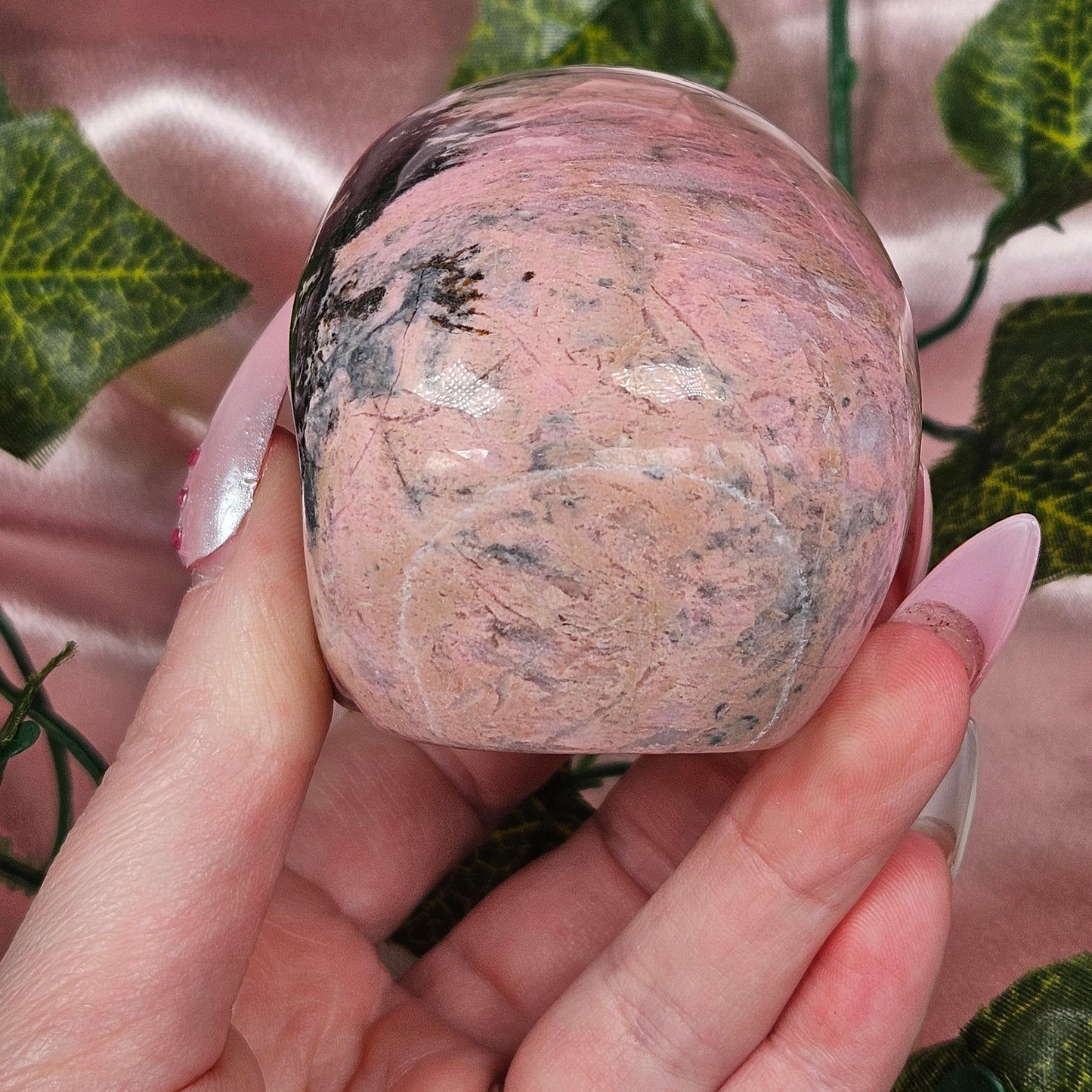 Rhodonite skull