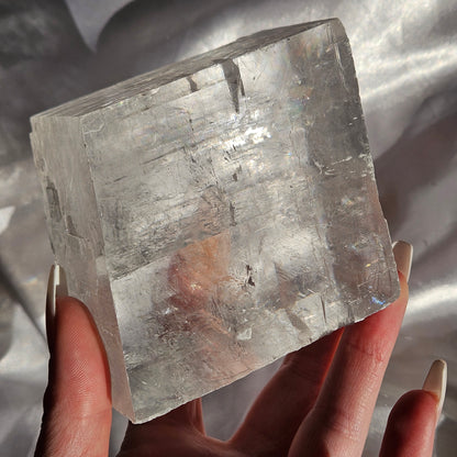 Optical calcite cube