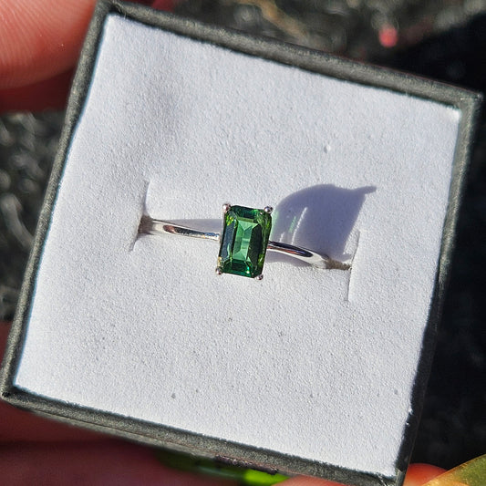 Diopside ring