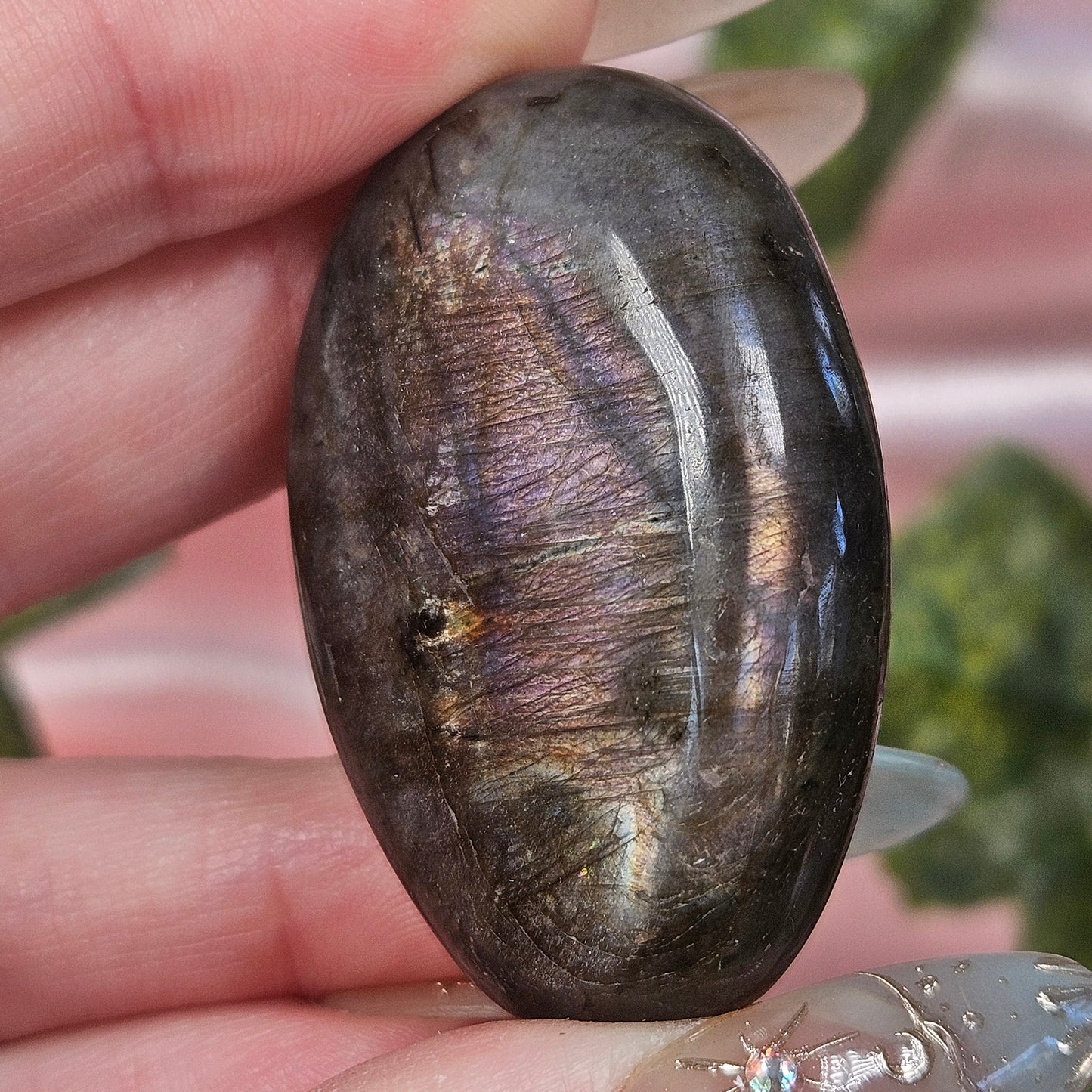 Labradorite palmstone