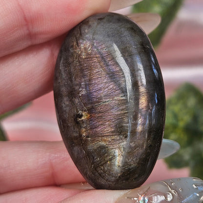 Labradorite palmstone