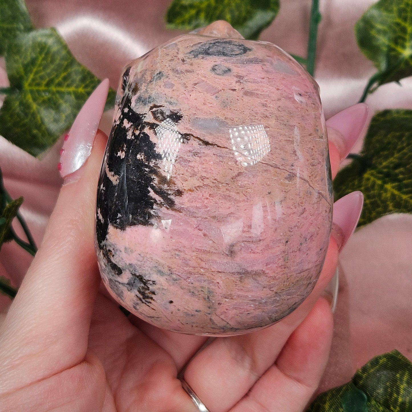 Rhodonite skull