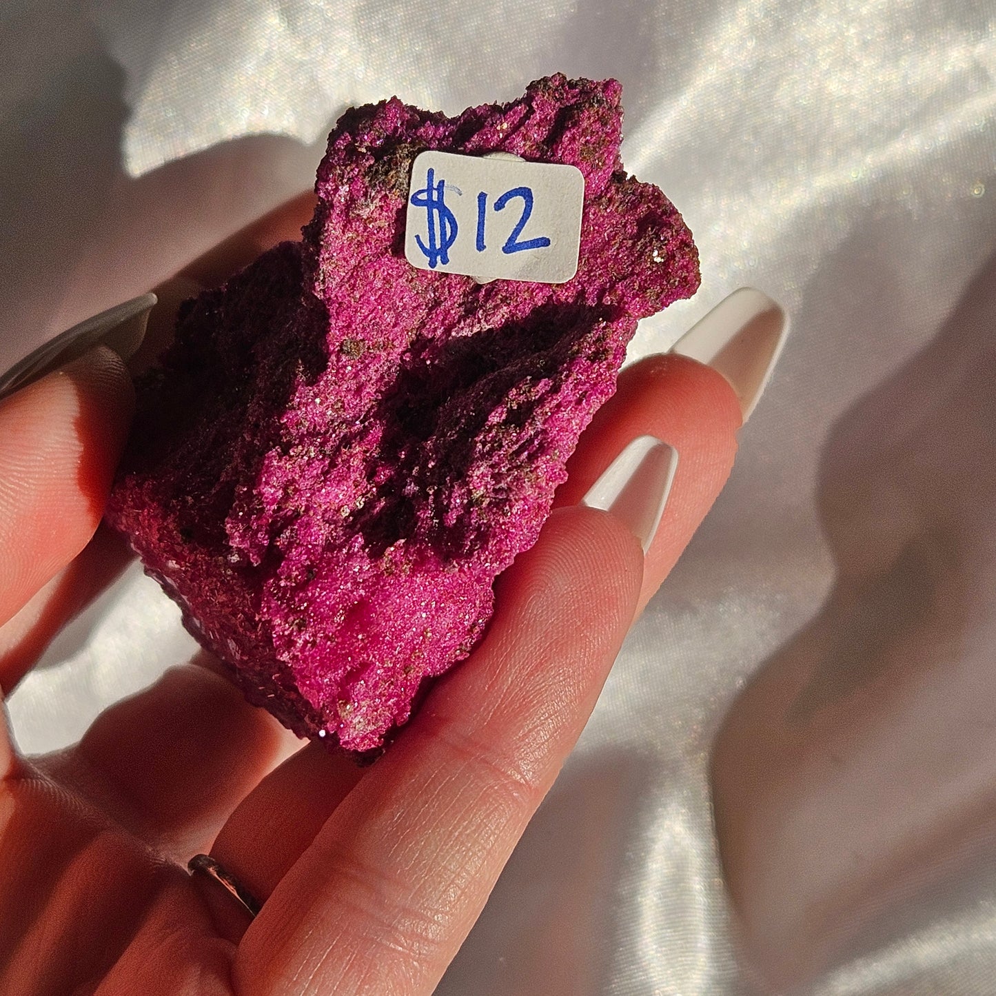 Uv reactive honeycomb ruby