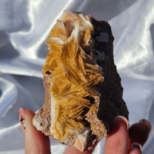 Vanadinite on stillbite specimen