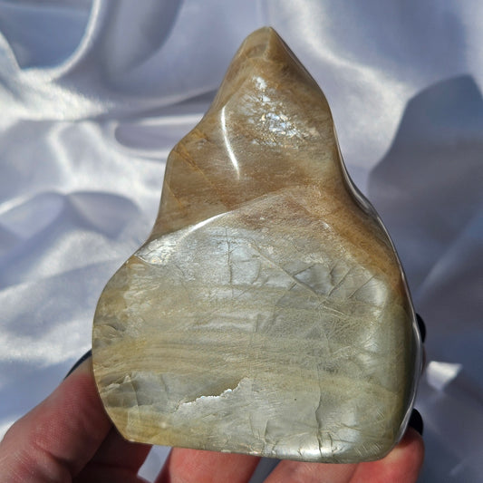 Peach moonstone flame