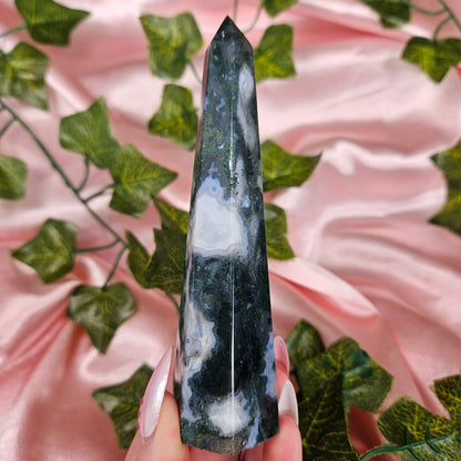 Moss agate oblisk